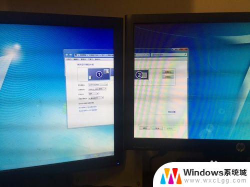 两个显示器同时显示怎么设置 怎么在一台电脑上使用两个显示器