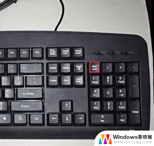 键盘指示灯亮不能打字怎么回事 键盘灯亮但是按键无响应怎么办