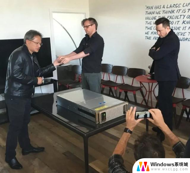 这是 NVIDIA 首席执行官黄仁勋的故事：从技术天才到全球科技巨头