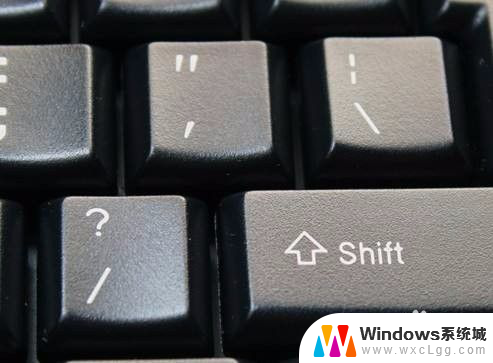 中括号电脑键盘怎么打 怎样在电脑键盘上打出括号