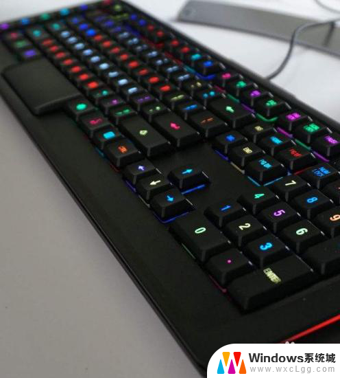 笔记本键盘背光灯怎么调节 键盘呼吸灯颜色调整