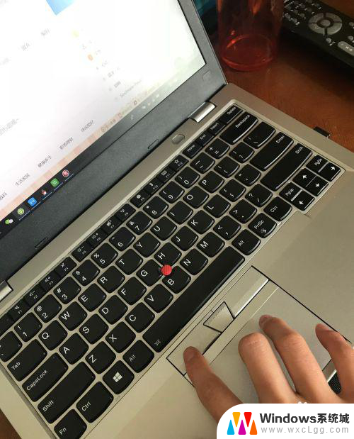 笔记本电脑怎么复制文字 如何使用笔记本触摸板进行复制粘贴操作