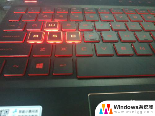 笔记本电脑键盘不发光 笔记本键盘背光不亮了怎么修复
