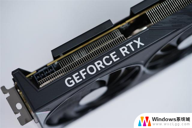 技嘉RTX 5060小雕首发评测：性能超越RTX 4060 Ti，2K游戏也能轻松应对