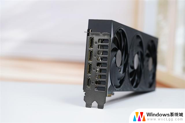 技嘉RTX 5060小雕首发评测：性能超越RTX 4060 Ti，2K游戏也能轻松应对