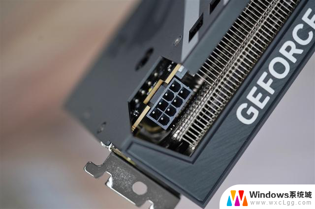 技嘉RTX 5060小雕首发评测：性能超越RTX 4060 Ti，2K游戏也能轻松应对