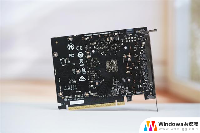 技嘉RTX 5060小雕首发评测：性能超越RTX 4060 Ti，2K游戏也能轻松应对