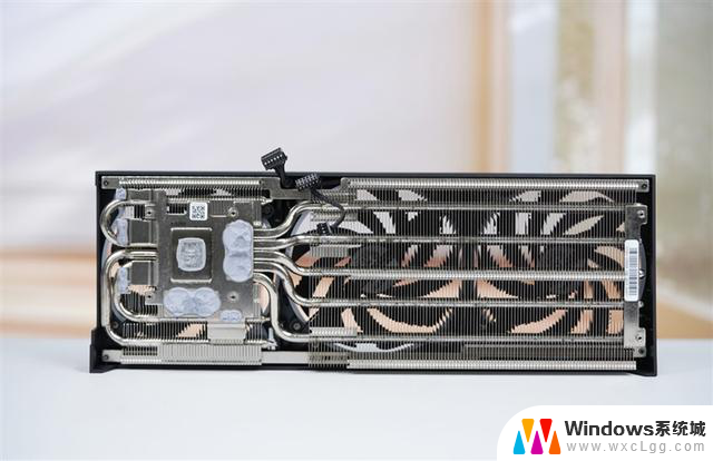 技嘉RTX 5060小雕首发评测：性能超越RTX 4060 Ti，2K游戏也能轻松应对