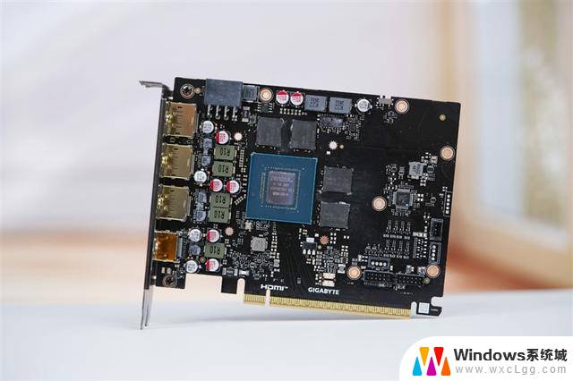 技嘉RTX 5060小雕首发评测：性能超越RTX 4060 Ti，2K游戏也能轻松应对