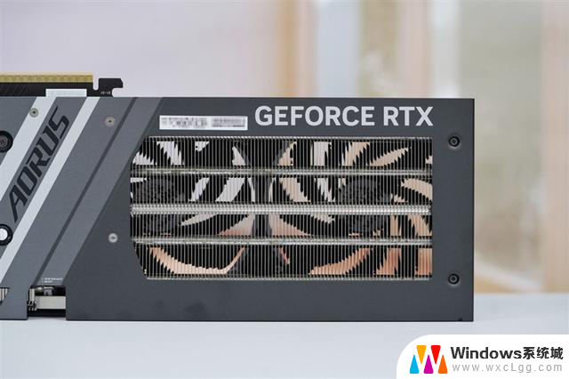 技嘉RTX 5060小雕首发评测：性能超越RTX 4060 Ti，2K游戏也能轻松应对