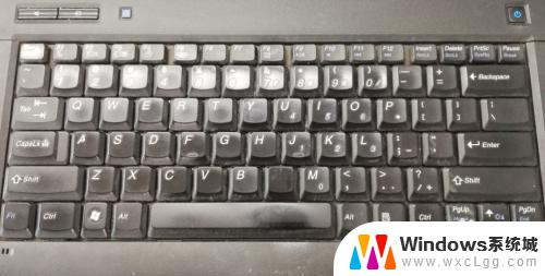 笔记本键盘变成数字键怎么调回来 笔记本电脑键盘输入字母变成数字怎么改回来