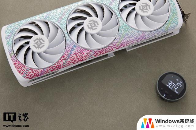 索泰GeForce RTX 5060显卡图赏：浅色系设计展现多样美学风格