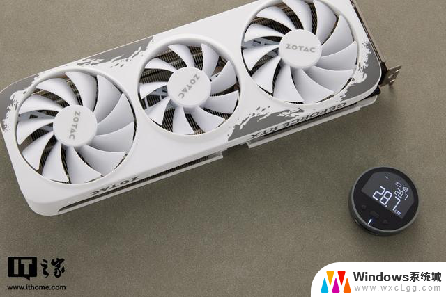 索泰GeForce RTX 5060显卡图赏：浅色系设计展现多样美学风格