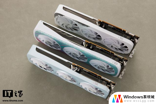 索泰GeForce RTX 5060显卡图赏：浅色系设计展现多样美学风格