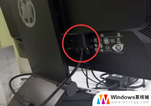 一台主机连两台显示器 一台电脑同时连接两个显示器的步骤